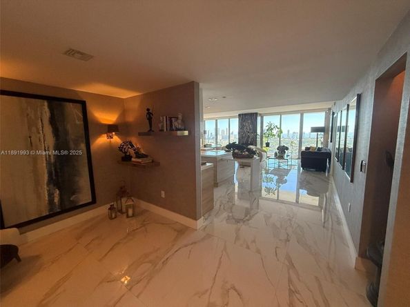 16385 Biscayne Blvd 3018, North Miami Beach FL 33160