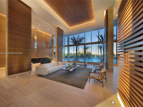 16385 Biscayne Blvd 3018, North Miami Beach FL 33160