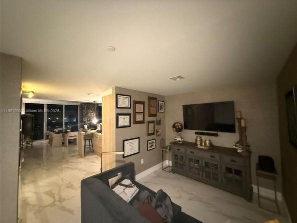 16385 Biscayne Blvd 3018, North Miami Beach FL 33160