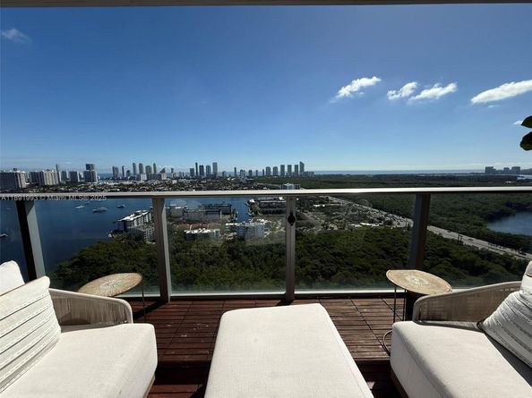 16385 Biscayne Blvd 3018, North Miami Beach FL 33160