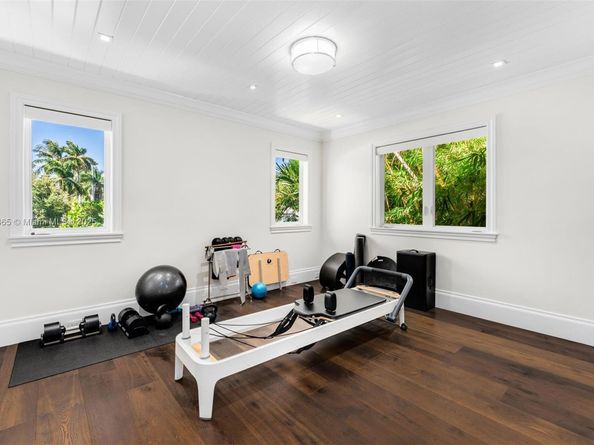 2500 Regatta Ave, Miami Beach FL 33140