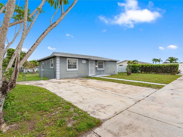 3361 NW 189th St, Miami Gardens FL 33056