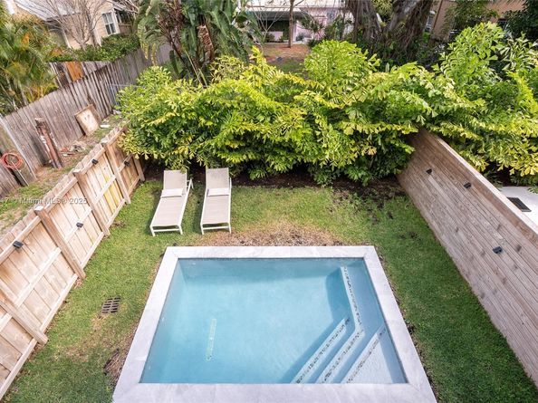 325 SW 16th St B, Fort Lauderdale FL 33315