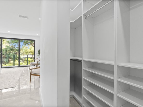 325 SW 16th St B, Fort Lauderdale FL 33315