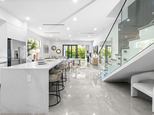 325 SW 16th St B, Fort Lauderdale FL 33315