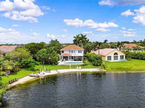 1361 NW 185th Ave, Pembroke Pines FL 33029