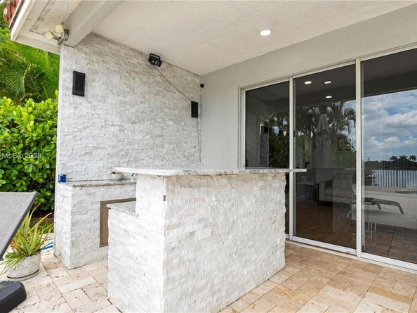 1361 NW 185th Ave, Pembroke Pines FL 33029