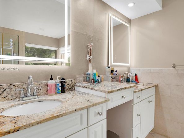 1361 NW 185th Ave, Pembroke Pines FL 33029