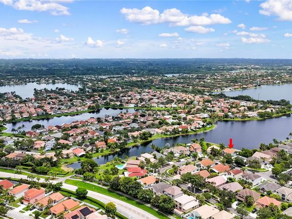 1361 NW 185th Ave, Pembroke Pines FL 33029