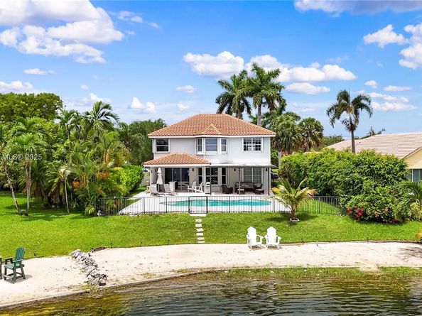 1361 NW 185th Ave, Pembroke Pines FL 33029