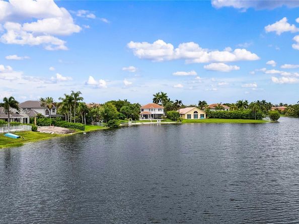 1361 NW 185th Ave, Pembroke Pines FL 33029