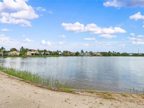 1361 NW 185th Ave, Pembroke Pines FL 33029