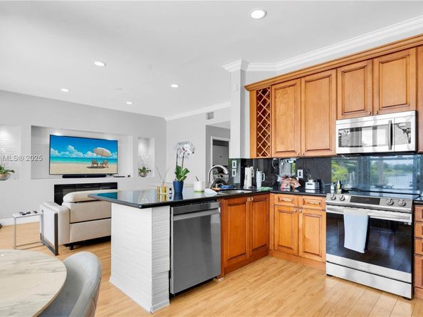 1361 NW 185th Ave, Pembroke Pines FL 33029