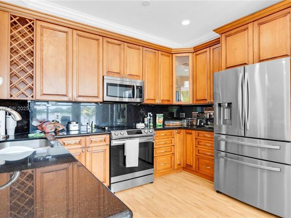1361 NW 185th Ave, Pembroke Pines FL 33029