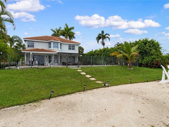 1361 NW 185th Ave, Pembroke Pines FL 33029