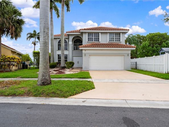 1361 NW 185th Ave, Pembroke Pines FL 33029