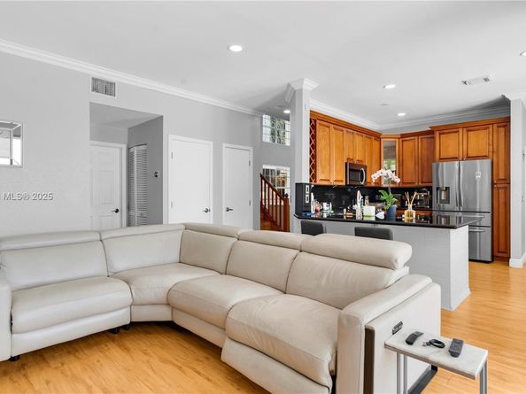 1361 NW 185th Ave, Pembroke Pines FL 33029