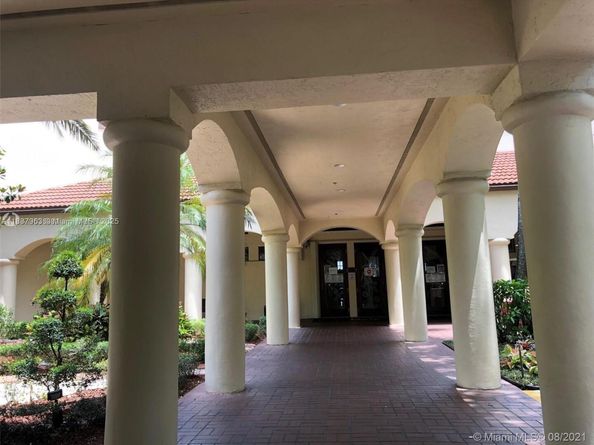 1715 Whitehall Dr 404, Davie FL 33324