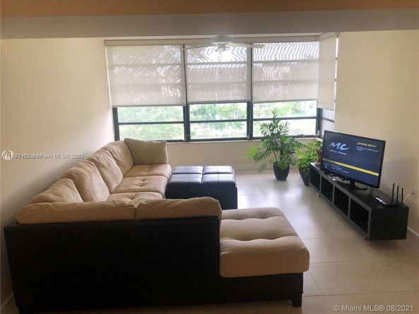 1715 Whitehall Dr 404, Davie FL 33324