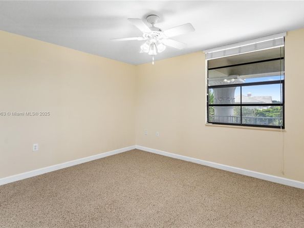 1715 Whitehall Dr 404, Davie FL 33324