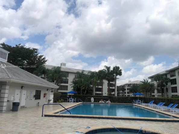 1715 Whitehall Dr 404, Davie FL 33324