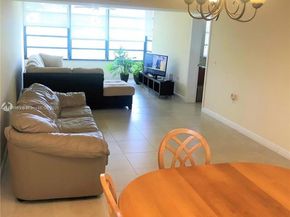 1715 Whitehall Dr 404, Davie FL 33324