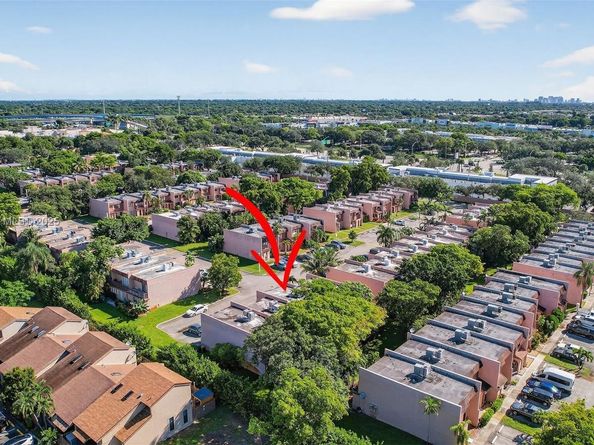 27 Madrid Ln 28, Davie FL 33324