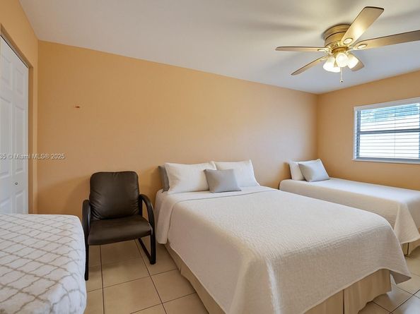 27 Madrid Ln 28, Davie FL 33324