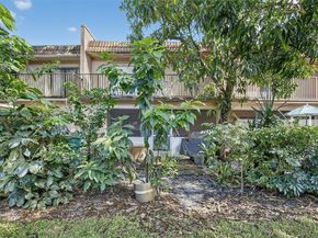 27 Madrid Ln 28, Davie FL 33324