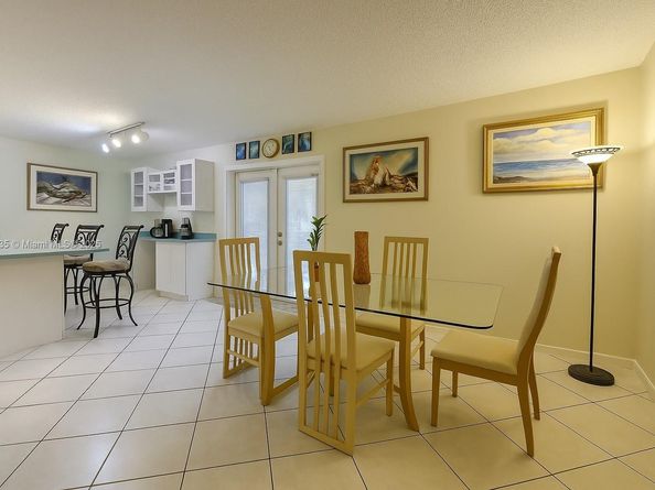 27 Madrid Ln 28, Davie FL 33324