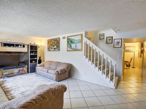 27 Madrid Ln 28, Davie FL 33324