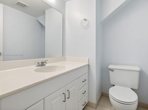 27 Madrid Ln 28, Davie FL 33324