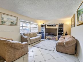 27 Madrid Ln 28, Davie FL 33324