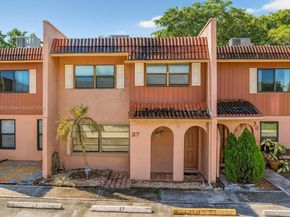 27 Madrid Ln 28, Davie FL 33324
