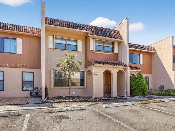 27 Madrid Ln 28, Davie FL 33324