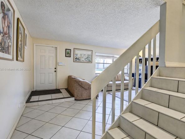 27 Madrid Ln 28, Davie FL 33324