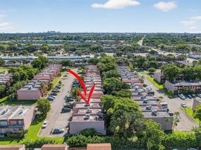 27 Madrid Ln 28, Davie FL 33324
