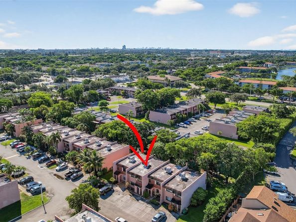 27 Madrid Ln 28, Davie FL 33324