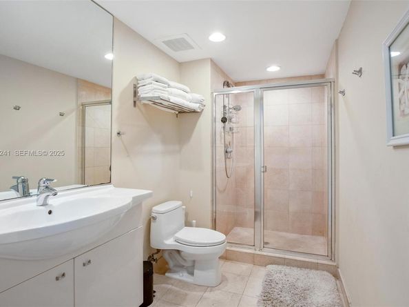 1830 S Ocean Dr 2212, Hallandale Beach FL 33009