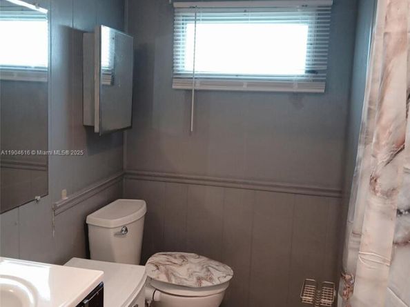 1860 SW 83rd Ter, Davie FL 33324