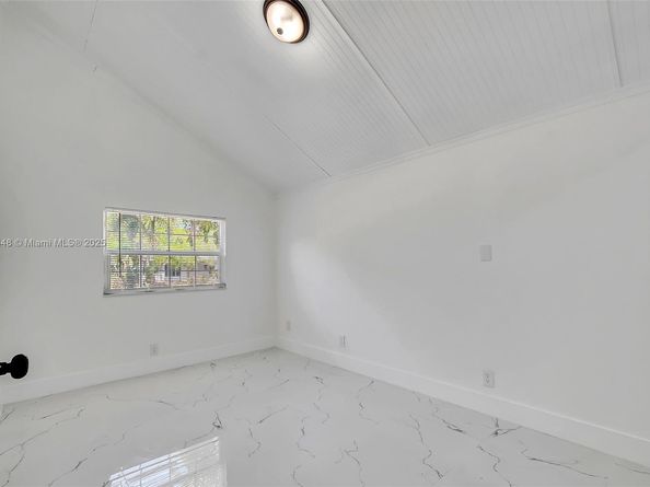 5400 NE 2nd Ave, Oakland Park FL 33334
