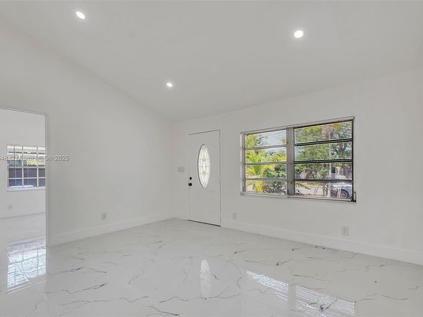 5400 NE 2nd Ave, Oakland Park FL 33334