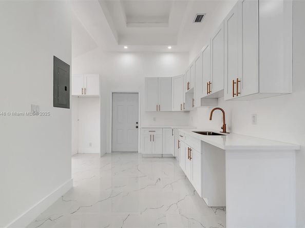 5400 NE 2nd Ave, Oakland Park FL 33334