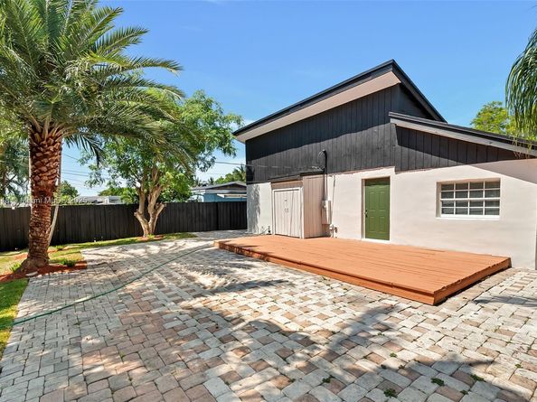 5400 NE 2nd Ave, Oakland Park FL 33334