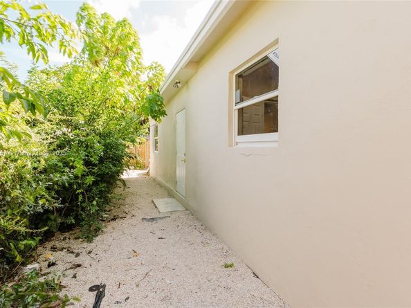 1007 NW 120th St, North Miami FL 33168