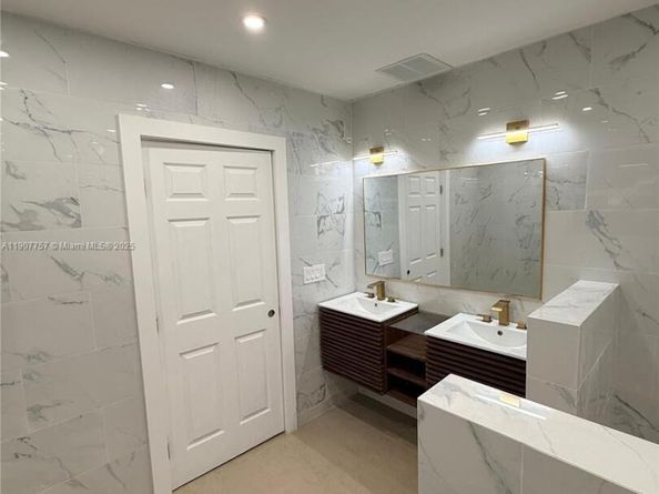 1007 NW 120th St, North Miami FL 33168