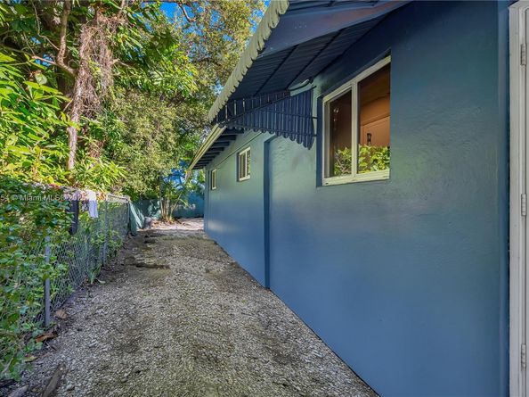 3577 Charles Ave, Miami FL 33133