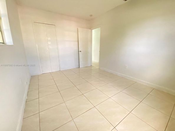 1121 NE 214th St, Miami FL 33179