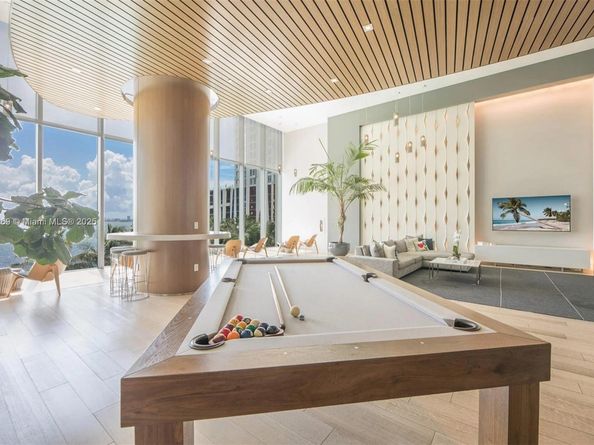 460 NE 28th St 1901, Miami FL 33137