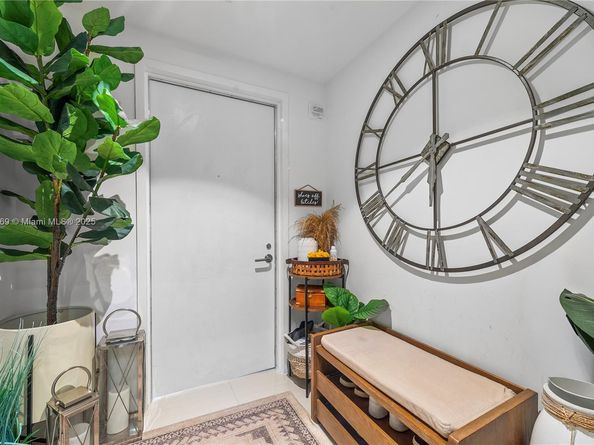 460 NE 28th St 1901, Miami FL 33137